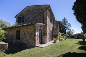 an old stone church with a grass yard at Podere le Lune with Pool, San Gimignano in San Gimignano