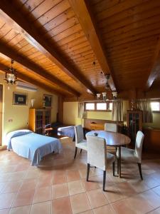 a bedroom with a bed and a table and chairs at B&B LA ROSA in Salerno