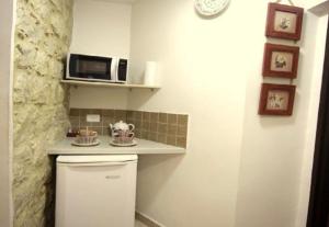 a small kitchen with a microwave and a counter at Haifa Guest House in Haifa