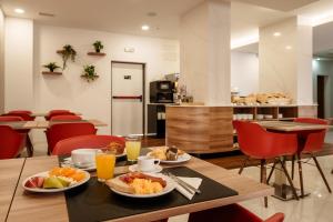 a table with plates of food on top of it at Made Inn Entroncamento in Entroncamento