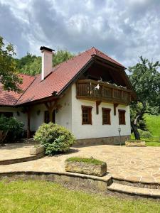 a house with a red roof and a balcony at Chalupa pri Ukoch s wellness, Bílé Karpaty in Matěk