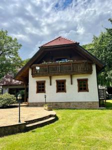 a house with a wooden roof with a balcony at Chalupa pri Ukoch s wellness, Bílé Karpaty in Matěk