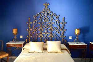 a blue bedroom with a large bed with a blue wall at La Vieja Parra in La Puerta de Segura