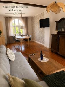 a living room with a couch and a table at Villa Deli in Wischhafen