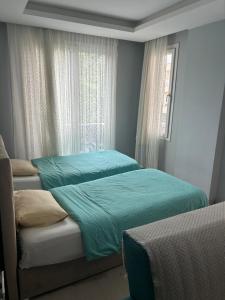 a bedroom with two beds and a window at Premium Life Apart in Kapuluören