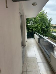 a balcony with a view of a river at Premium Life Apart in Kapuluören