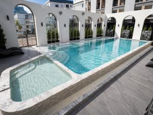 a swimming pool in the middle of a building at Embryo Hotel  in Pattaya