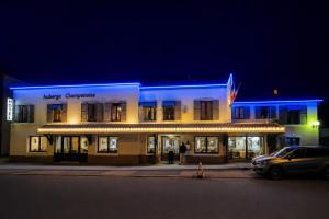 a building with a car parked in front of it at Auberge de Moussy proche Épernay in Moussy