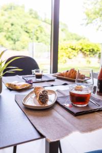 a table with a plate of food and a glass of tea at La Collina delle Rondini in Boves