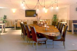 a dining room with a wooden table and chairs at Camping Groene Eiland in Appeltern
