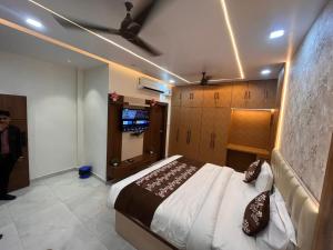 a bedroom with a bed and a tv in it at MorningInn in Prayagraj