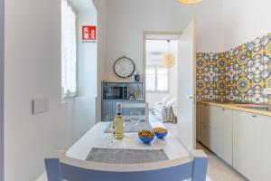 a kitchen with a table with wine glasses on it at la perla sul mare in Sampieri