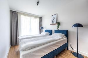 two twin beds in a room with a window at Noli Gdansk Wrzeszcz in Gdańsk