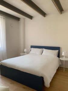 a bedroom with a large bed with white sheets at Spazio Perlasca Apt 4 - Cernobbio Como Lake in Cernobbio