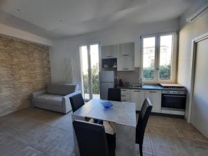 a kitchen and living room with a table and chairs at I 4 Leoni in Conversano