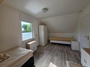 a bedroom with two beds and a window at Ferienwohnung Bruhn in Meldorf