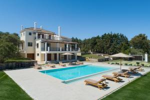 a villa with a swimming pool and a house at Utopia Beach Villa in (( Litherés ))