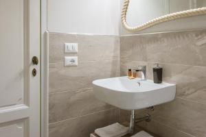 Vonios kambarys apgyvendinimo įstaigoje Apartments Florence - Unique & Stylish Repubblica
