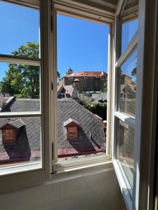 an open window with a view of a roof at Apartmán Bonaparte in Loket