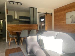a living room with a couch and a table at Résidence du parc in Briançon