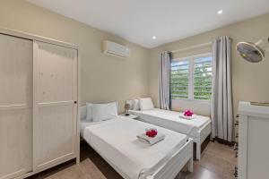 two beds in a room with a window at Casa Verde - Blije Rust I in Dorp Sint Michiel +32 photos