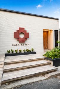 a building with a csa kent sign on it at Casa Kereht Cali in Cali