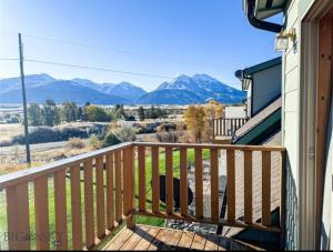 a balcony with a view of mountains at YellowstoneMigrant in Emigrant