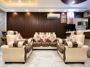 a waiting room with a couch and chairs at Hotel NDH 47 in Korādih
