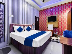 a bedroom with a large bed and a tv at Hotel NDH 47 in Korādih