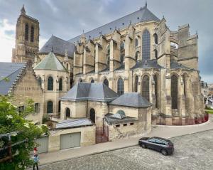 a car parked in front of a large cathedral at La Cathédrale in Soissons