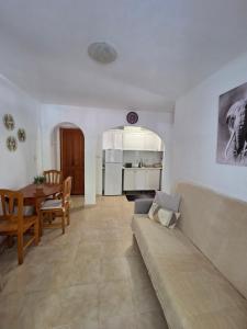 a living room with a couch and a table at Appartement calme et confort in La Florida +2 photos