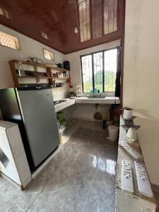 a kitchen with a refrigerator and a sink at El descanso del sol llanero in San Luis de Palenque