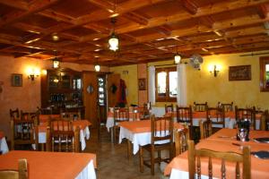 a restaurant with tables and chairs in a room at Casa Julio in Torla-Ordesa