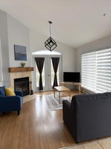 a living room with a couch and a fireplace at Bleuzen appartement du haut in Petite-Rivière-Saint-François