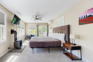 a bedroom with a bed and a flat screen tv at East End Annex in Portland