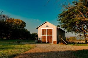 a small house with a large door in a field at Best for last resorts in Kalkheuvel