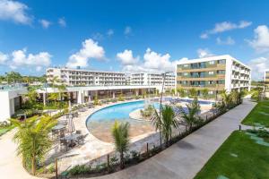 an aerial view of a resort with a swimming pool at Resort Mana Beach Experience By Beachflatsporto in Porto De Galinhas