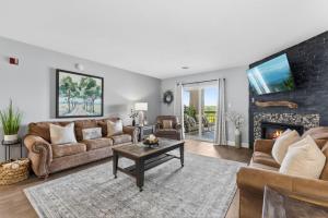 a living room with a couch and a fireplace at WP252 Be Our Guest in Pigeon Forge