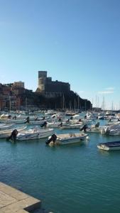 Afbeelding uit fotogalerij van Casa a Lerici nell'antico borgo in Lerici