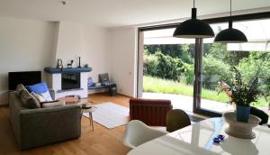 a living room with a couch and a table at Golf und Berglodge Velden am Wörthersee in Köstenberg