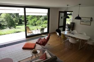 a living room with a couch and a table at Golf und Berglodge Velden am Wörthersee in Köstenberg
