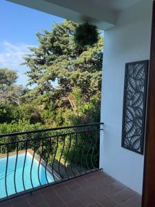 a balcony with a view of a swimming pool at Villa Rosette Ile du levant in Hyères