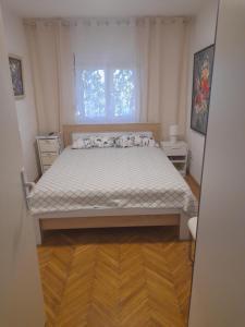 a bedroom with a large bed in a room at Apart SRDJ&MAR in Dobra Voda