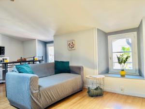 a living room with a couch and a window at Zen Appartement Centre-ville historique in Niort