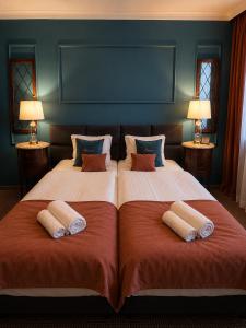 two beds in a bedroom with two pillows on them at Apartament Baron II ***** in Jelenia Góra