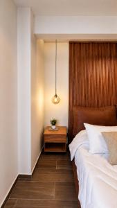 a bedroom with a bed and a wooden headboard at Bogart 206 in Guadalajara
