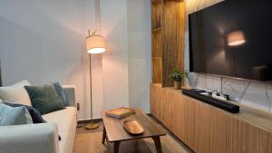 a living room with a tv and a couch and a table at Bogart 206 in Guadalajara