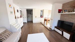 a living room with a couch and a flat screen tv at Rey apartment in Vilassar de Mar