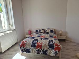 a bedroom with a bed with a colorful quilt at Chez Mamie in Donchery