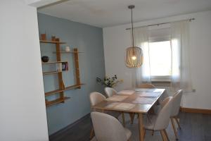 a dining room with a wooden table and chairs at Ferienwohnung Carlo in Bindlach